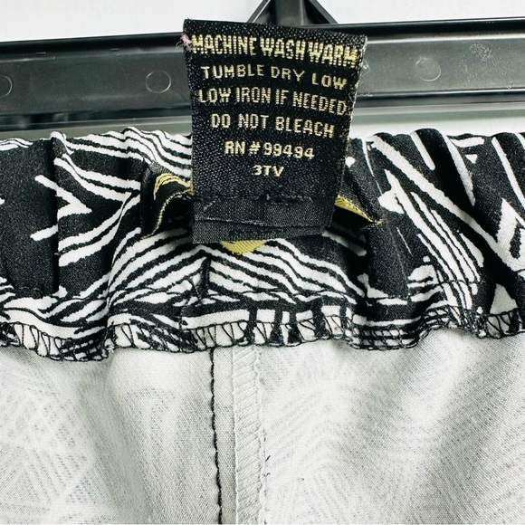 Like an Angel Women’s Large Black & White Geometric Pattern Trouser - Picture 7 of 9